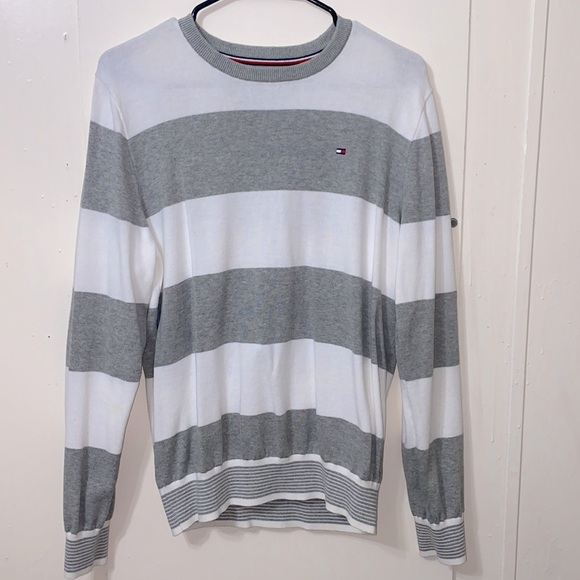 Tommy Hilfiger sweater. Size medium and fits true to size, only been worn twice - Picture 1 of 3